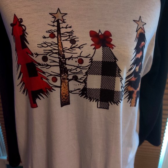 Christmas Trees Baseball Tee 3/4 Sleeve No Size Tag- Fits Like XL - Picture 1 of 2